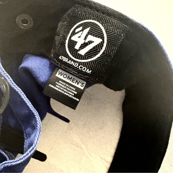 47 Women Chicago Cubs Royal Blue Cap with Red Logo - Picture 2 of 2